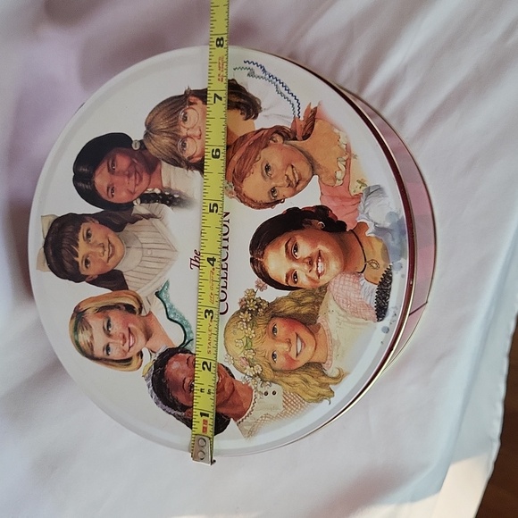 American Girl Pleasant Company Hallmark 2003 Tin Round Box 8" - Picture 3 of 14